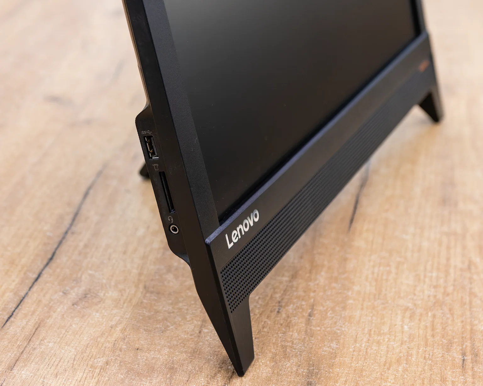 Моноблок Lenovo 20-IAP (Pentium J4205, HD Graphics 505, ОЗУ 8GB, SSD 120GB)