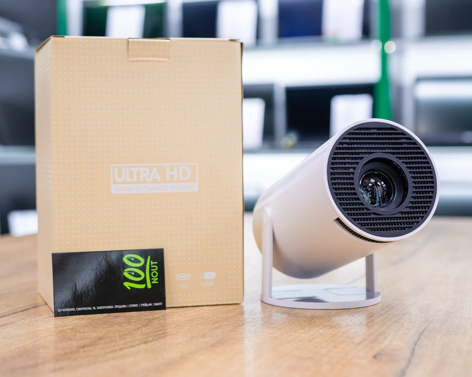 (новый.) Портативный домашний проектор ULTRA HD HIGH DYNAMIC RANGE, белый