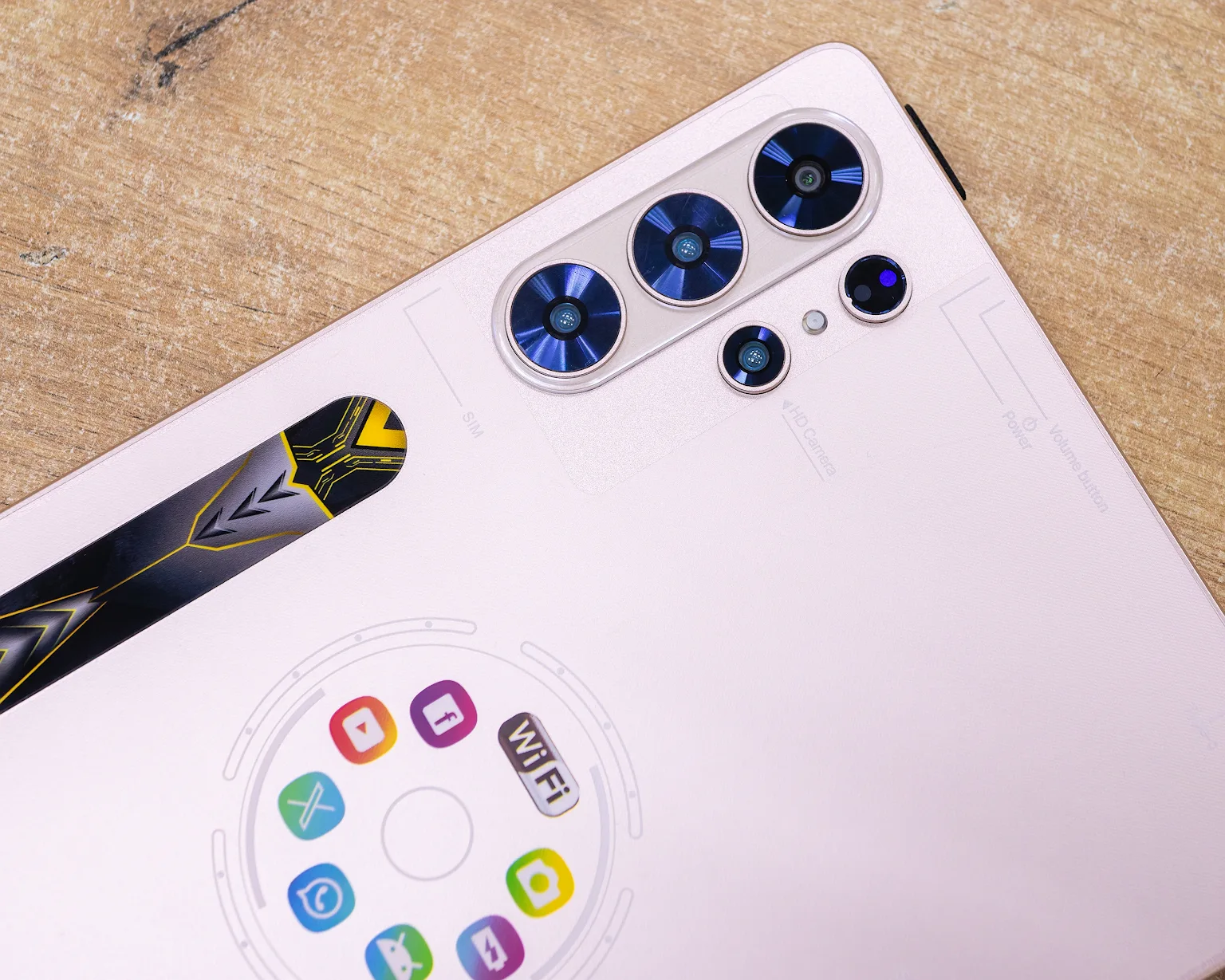 (новый.) Планшет с клавиатурой Umiio S26 Ultra 3GB/64GB (золотой)