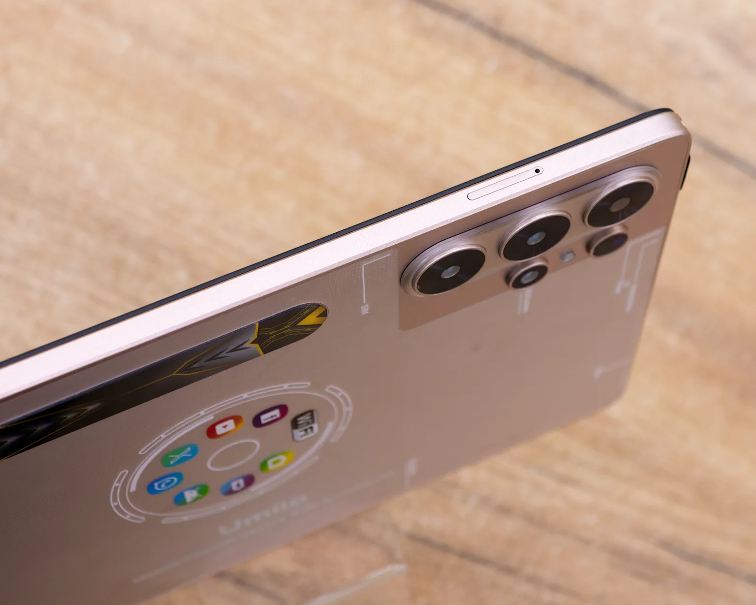 (новый.) Планшет с клавиатурой Umiio S26 Ultra 3GB/64GB (золотой)