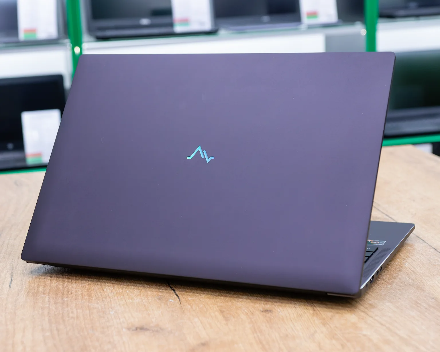 Ноутбук Maibenben P665 (FHD IPS/Ryzen 5 6600H/16GB/512GB)