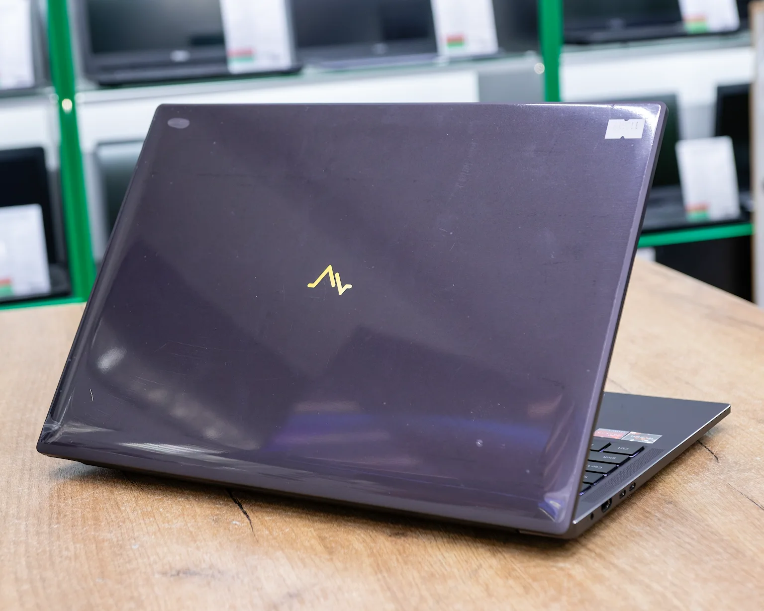 Ноутбук Maibenben P675 (FHD IPS/Ryzen 5 7535H/16GB/512GB)