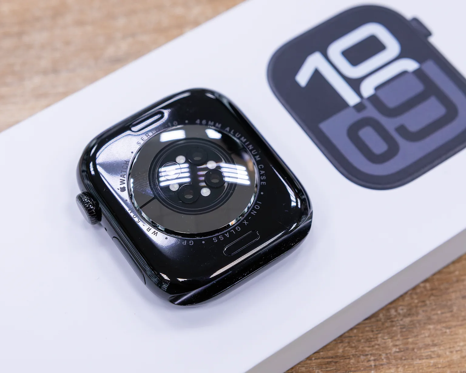 Умные часы Apple Watch Series 10 46 мм (черный, силиконовый ремешок M/L)