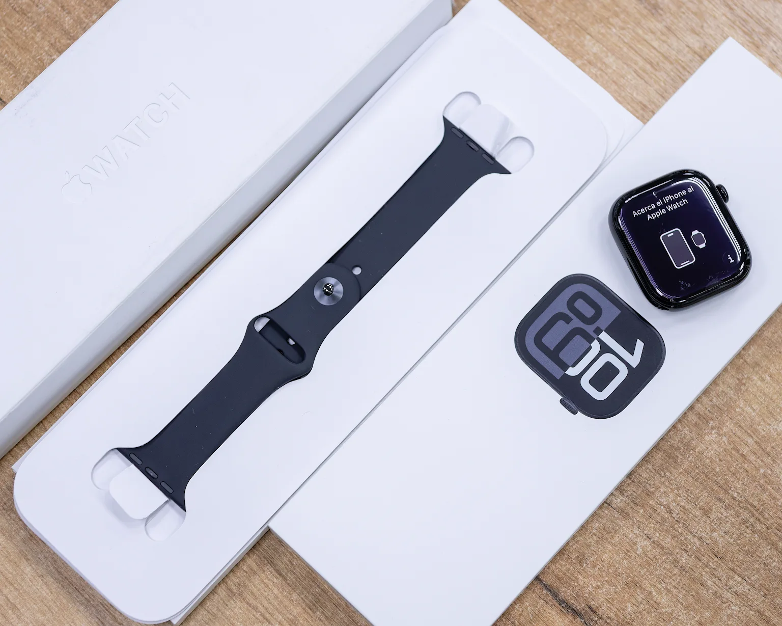 Умные часы Apple Watch Series 10 46 мм (черный, силиконовый ремешок M/L)