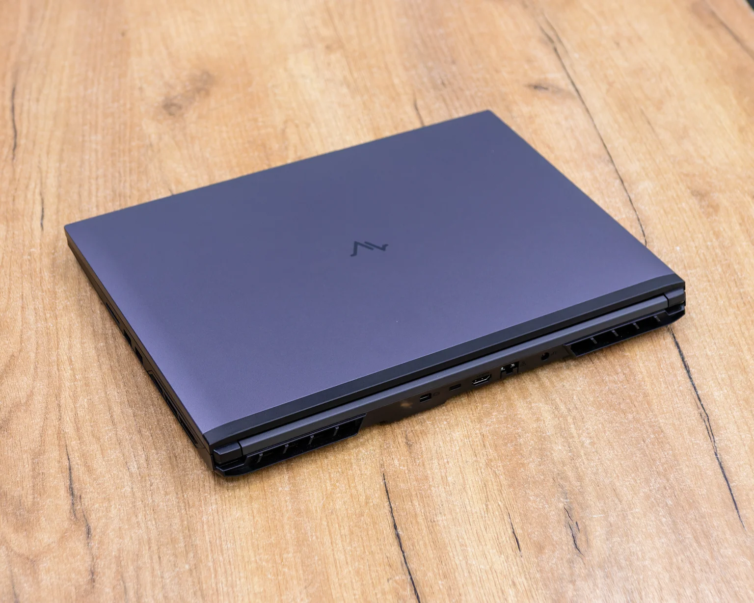 Игровой ноутбук Maibenben X16A X16A-R77446FFSLGRE0 (120Hz/Ryzen 7 7435H/RTX 4060 8GB/16GB/SSD 512GB)