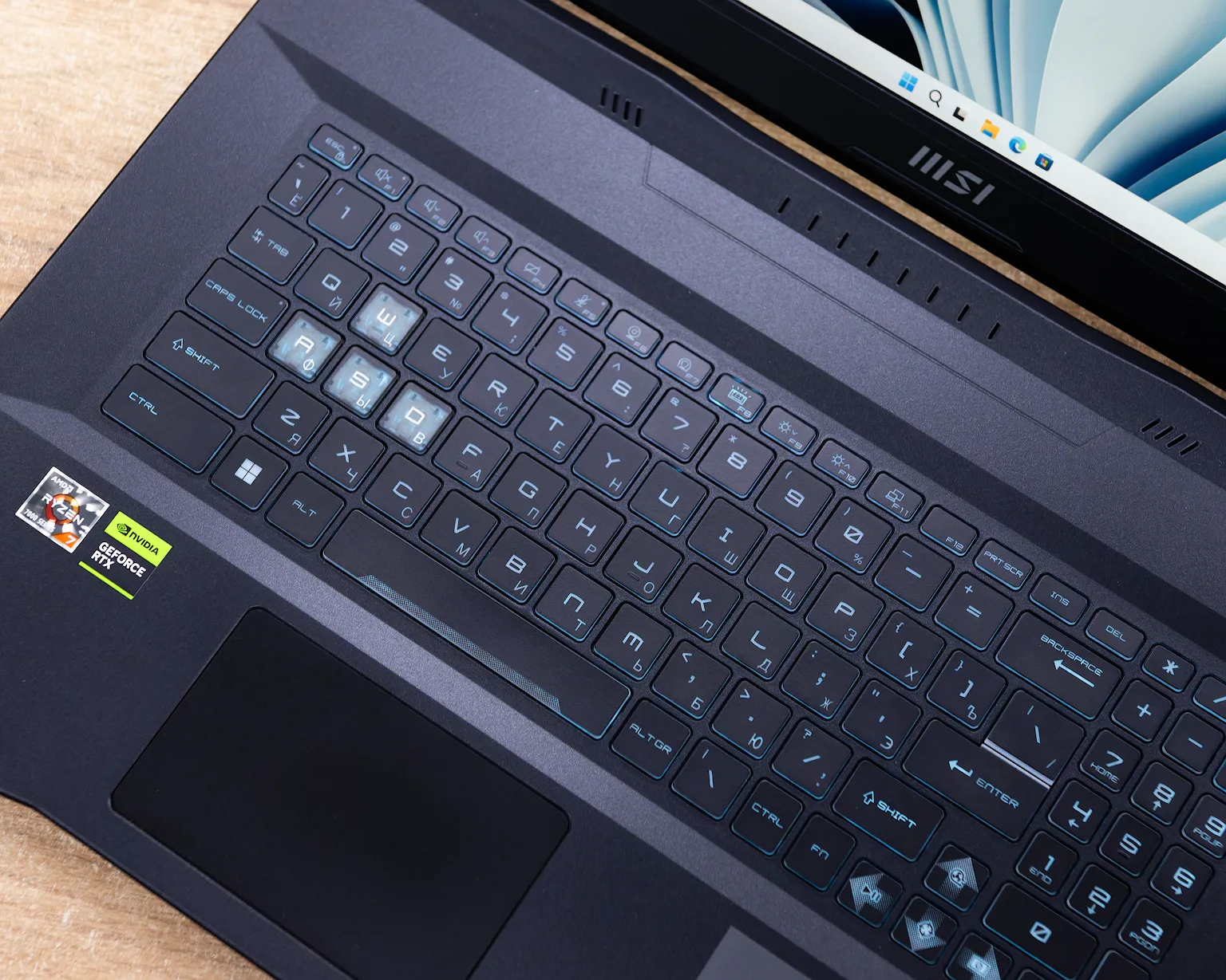 Игровой ноутбук MSI Bravo 17 C7VE (144Hz/Ryzen 7 7735HS/RTX 4050 6GB/16GB/SSD 512GB)