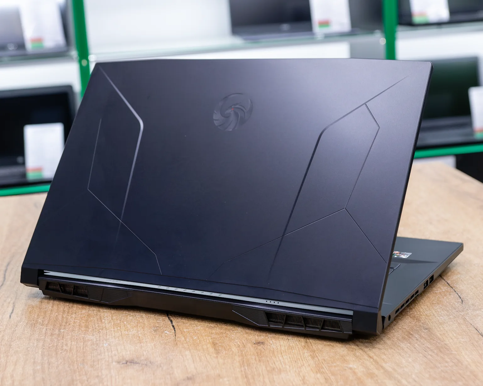 Игровой ноутбук MSI Bravo 17 C7VE (144Hz/Ryzen 7 7735HS/RTX 4050 6GB/16GB/SSD 512GB)