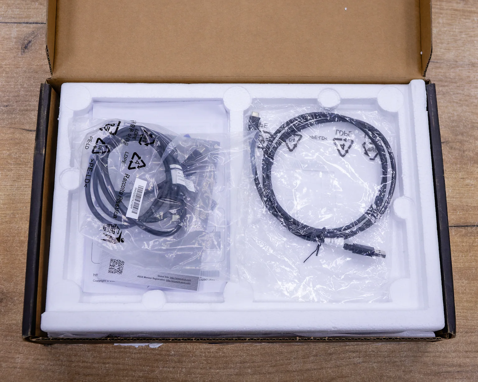 Портативный монитор ASUS ZenScreen MB16ACV