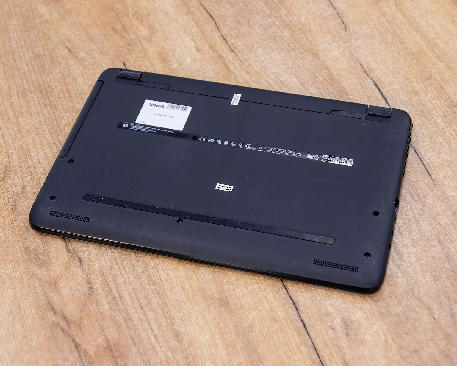 Ноутбук HP 15-ba (HD/A6-7310/Radeon R5 M430 1GB/6GB/HDD 500GB)