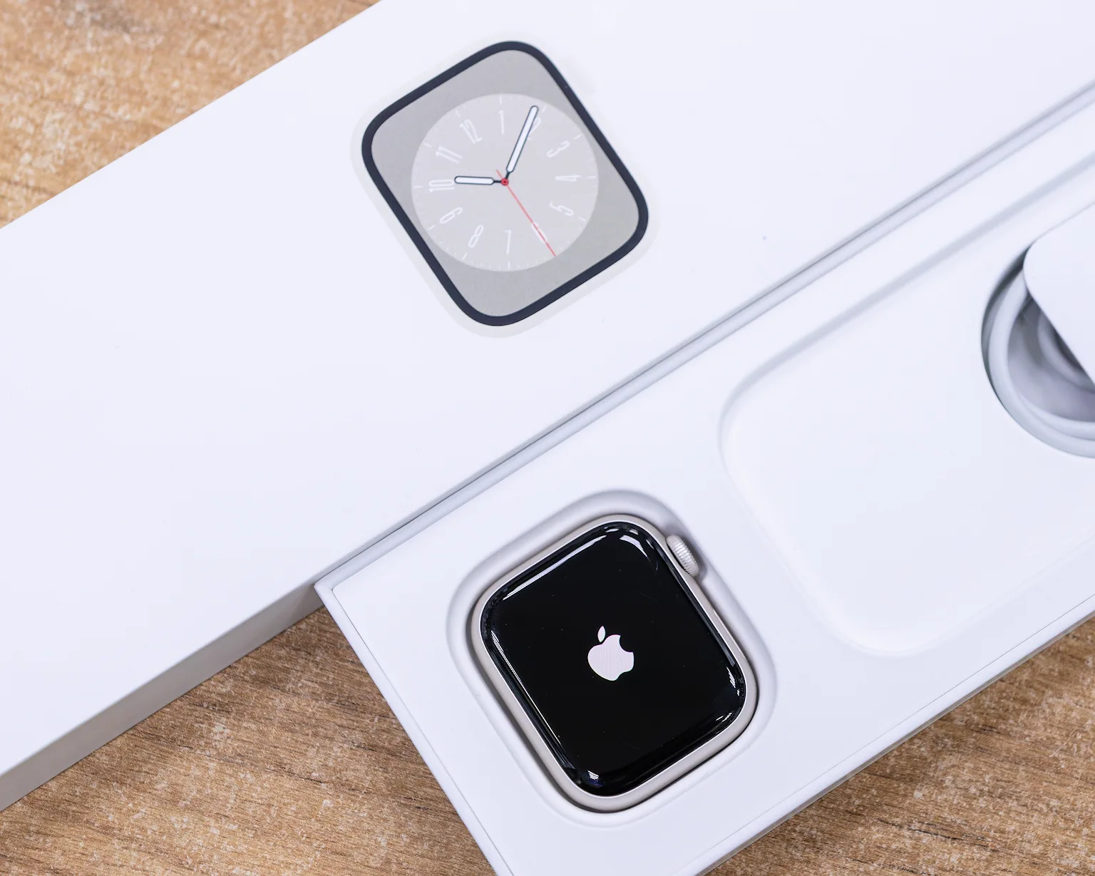 Умные часы Apple Watch Series 8 41 мм (звездный свет, спортивный силиконовый ремешок S/M)