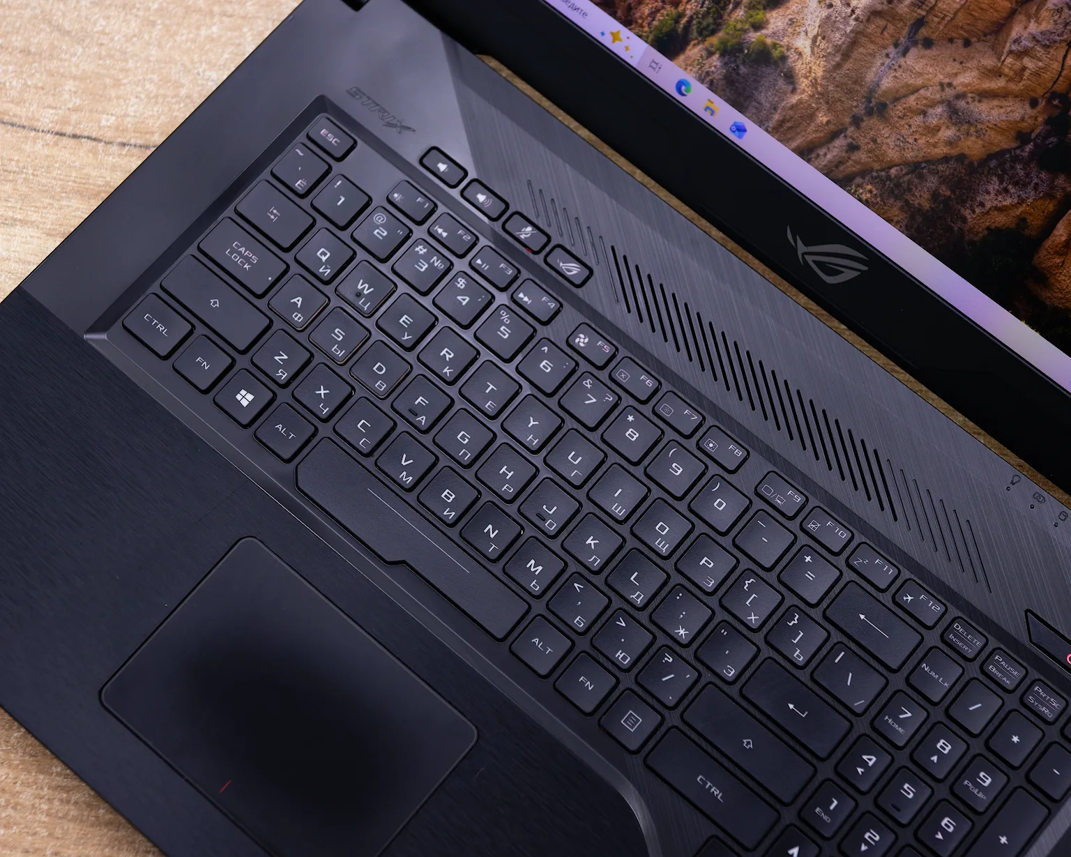 Игровой ноутбук Asus ROG Strix GL703VD (i7-7gen/GTX 1050 4GB/16GB/SSD 256GB)