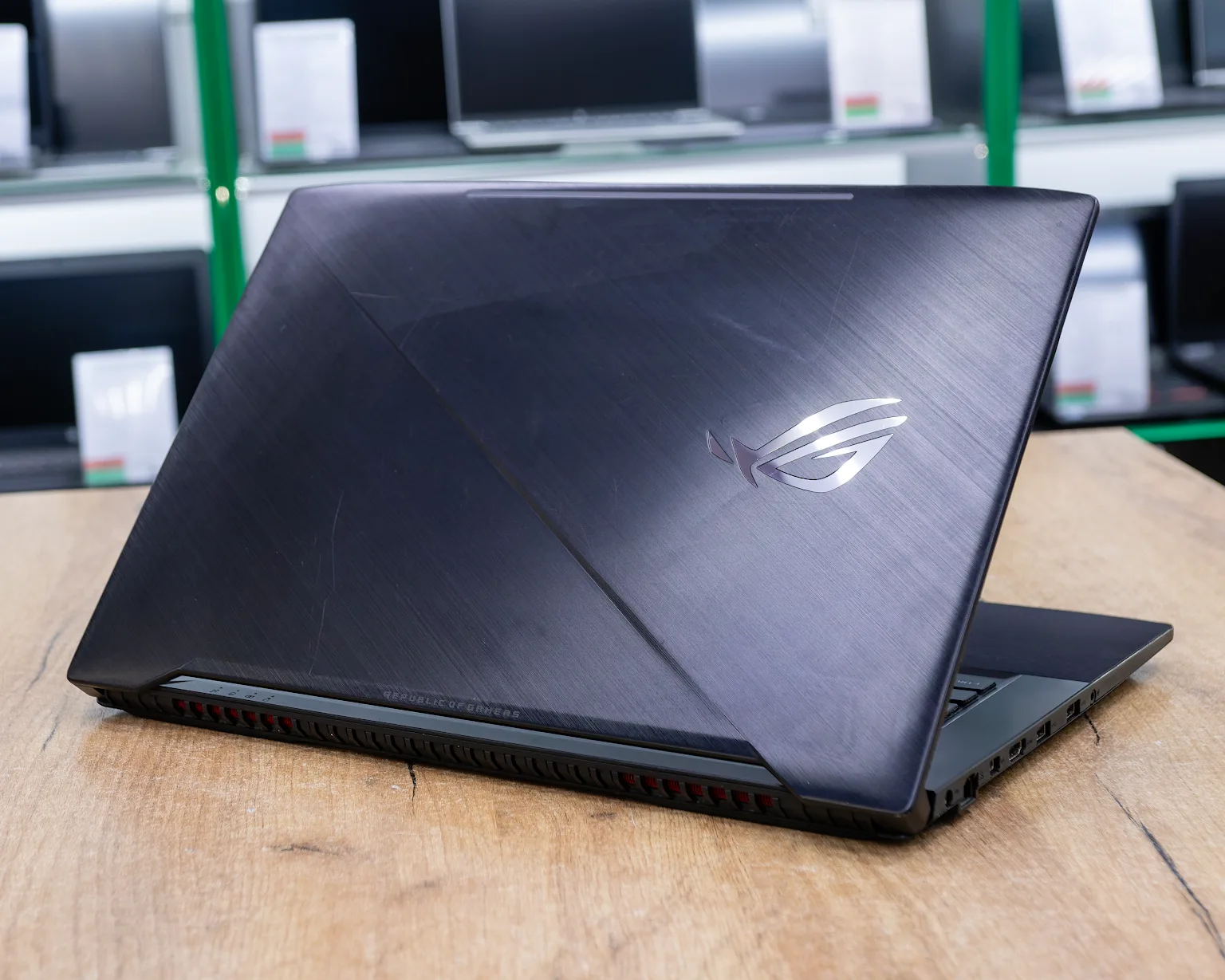 Игровой ноутбук Asus ROG Strix GL703VD (i7-7gen/GTX 1050 4GB/16GB/SSD 256GB)