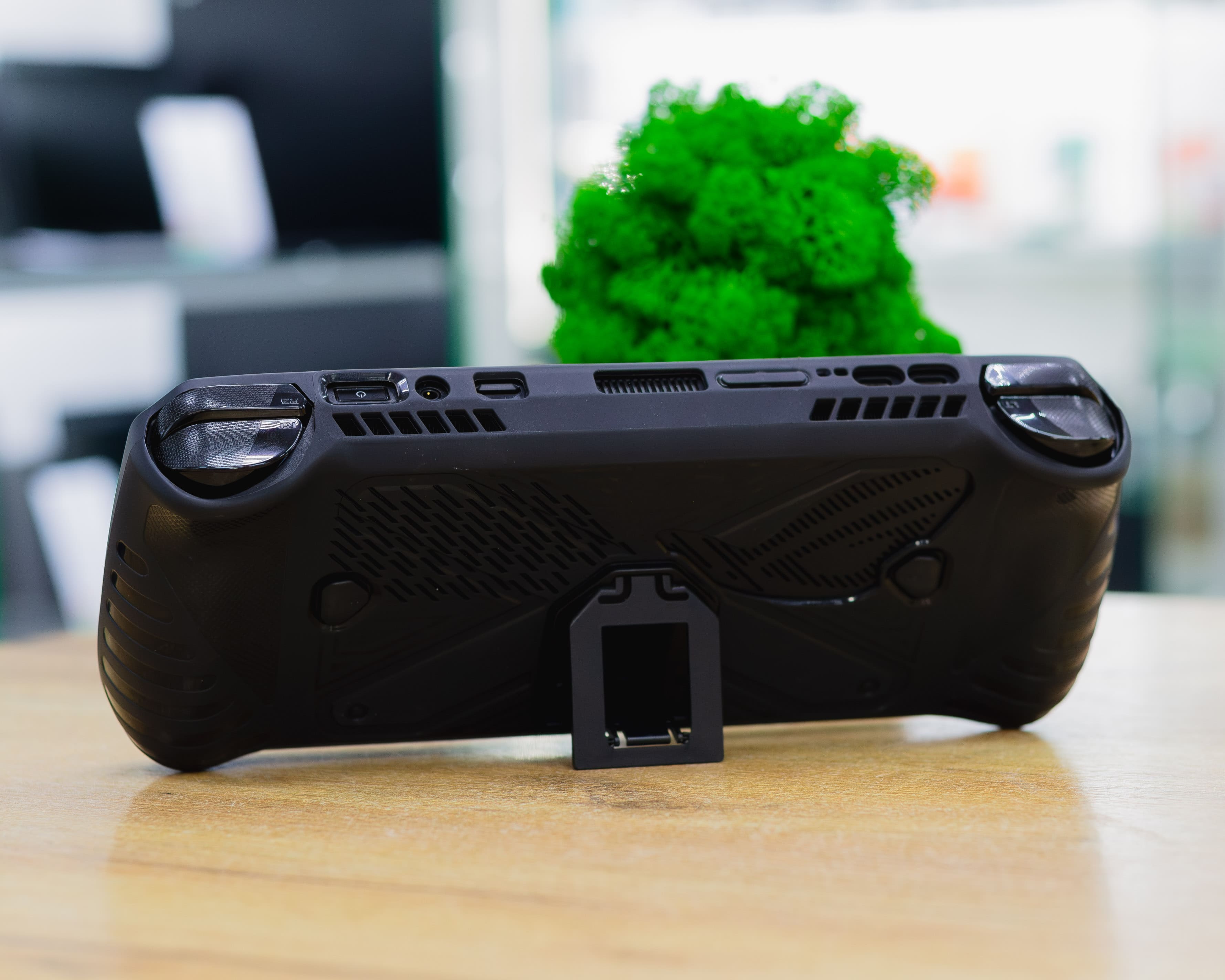 Игровая приставка ASUS ROG Ally (120Hz/AMD Ryzen Z1 Extreme/24GB/2TB)