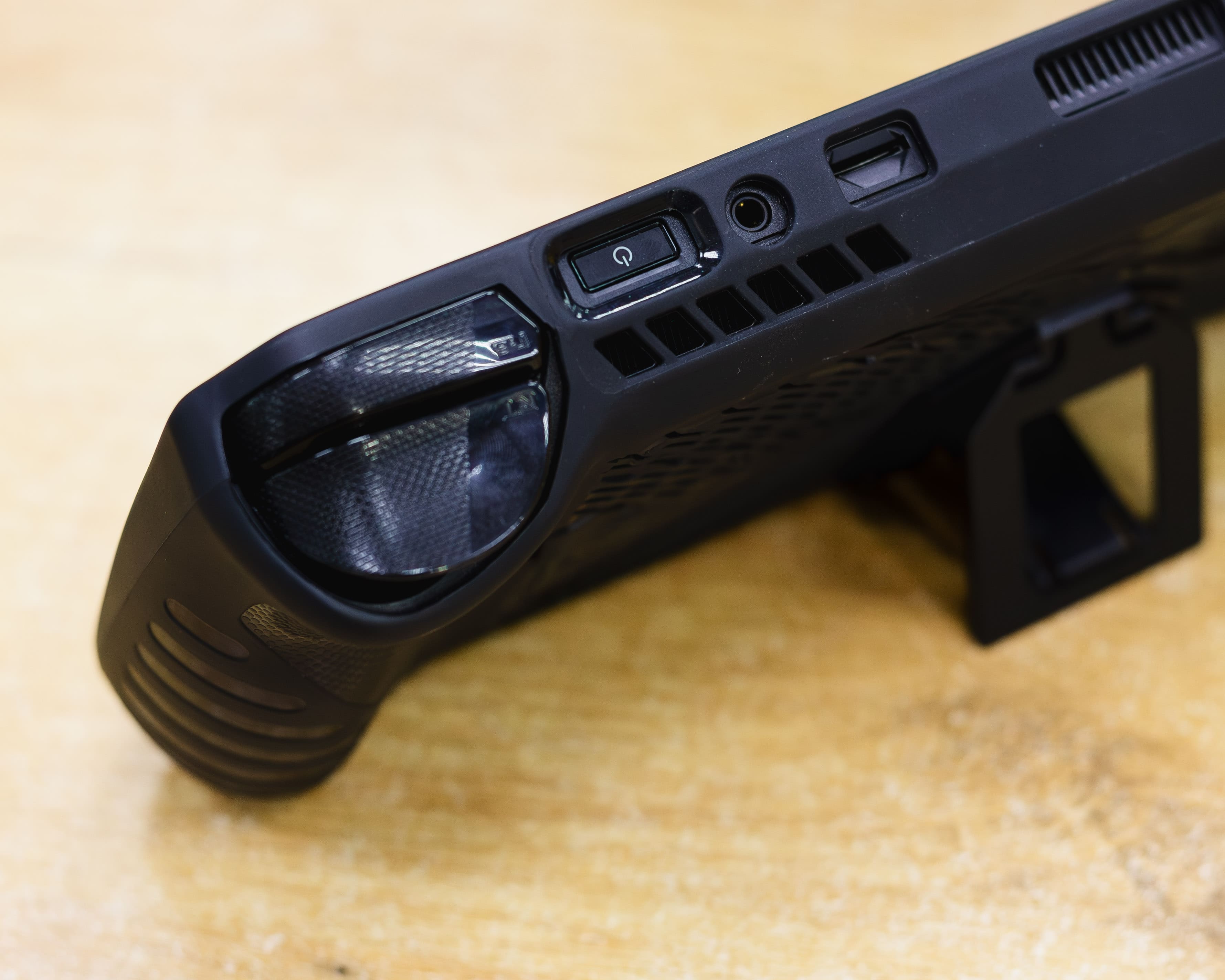 Игровая приставка ASUS ROG Ally (120Hz/AMD Ryzen Z1 Extreme/24GB/2TB)