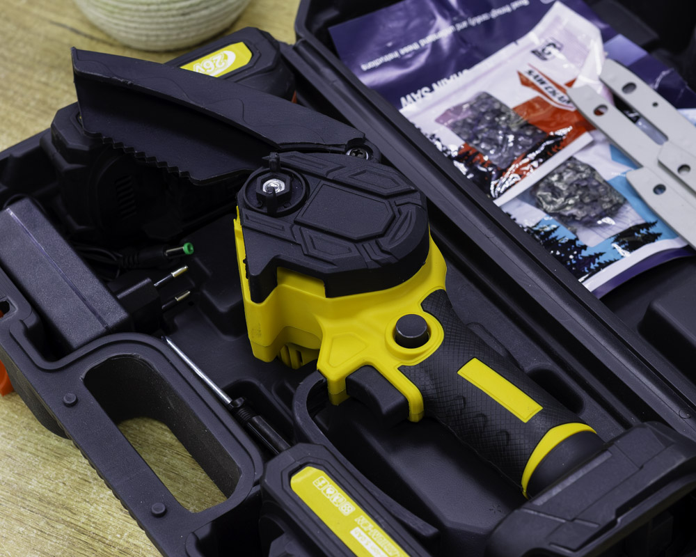 Набор с аккумуляторной мини-пилой MXW-197