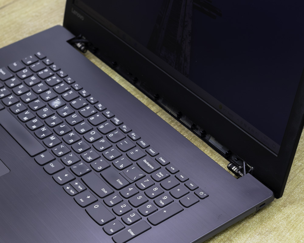 Ноутбук Lenovo IdeaPad 330-17IKB (HD+/i7-7gen/920MX 2GB/8GB/SSD 256GB)