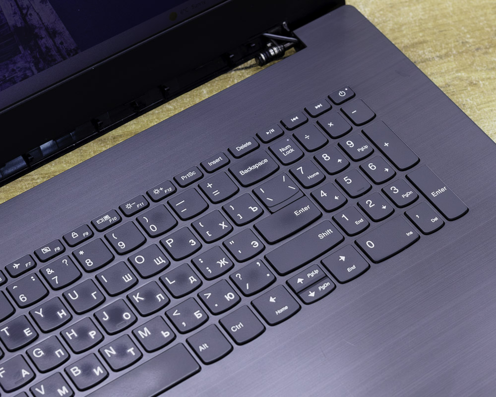 Ноутбук Lenovo IdeaPad 330-17IKB (HD+/i7-7gen/920MX 2GB/8GB/SSD 256GB)