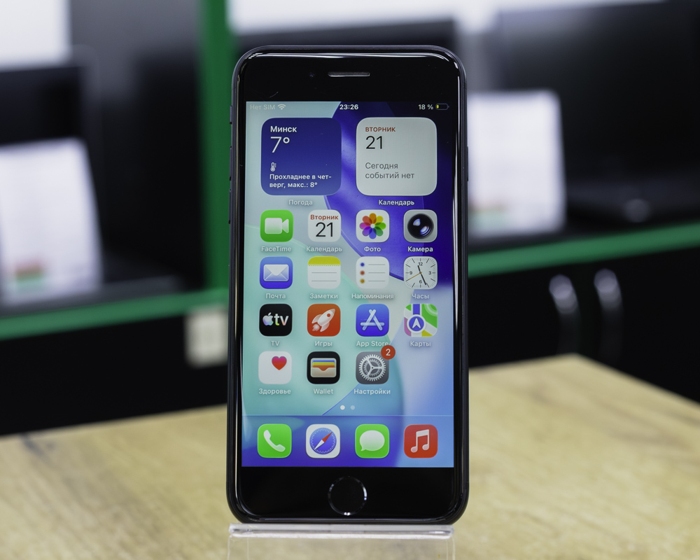 Apple iPhone SE 64GB (черный)