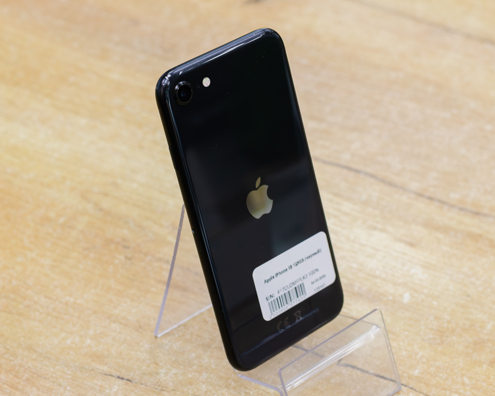 Apple iPhone SE 128GB (черный)