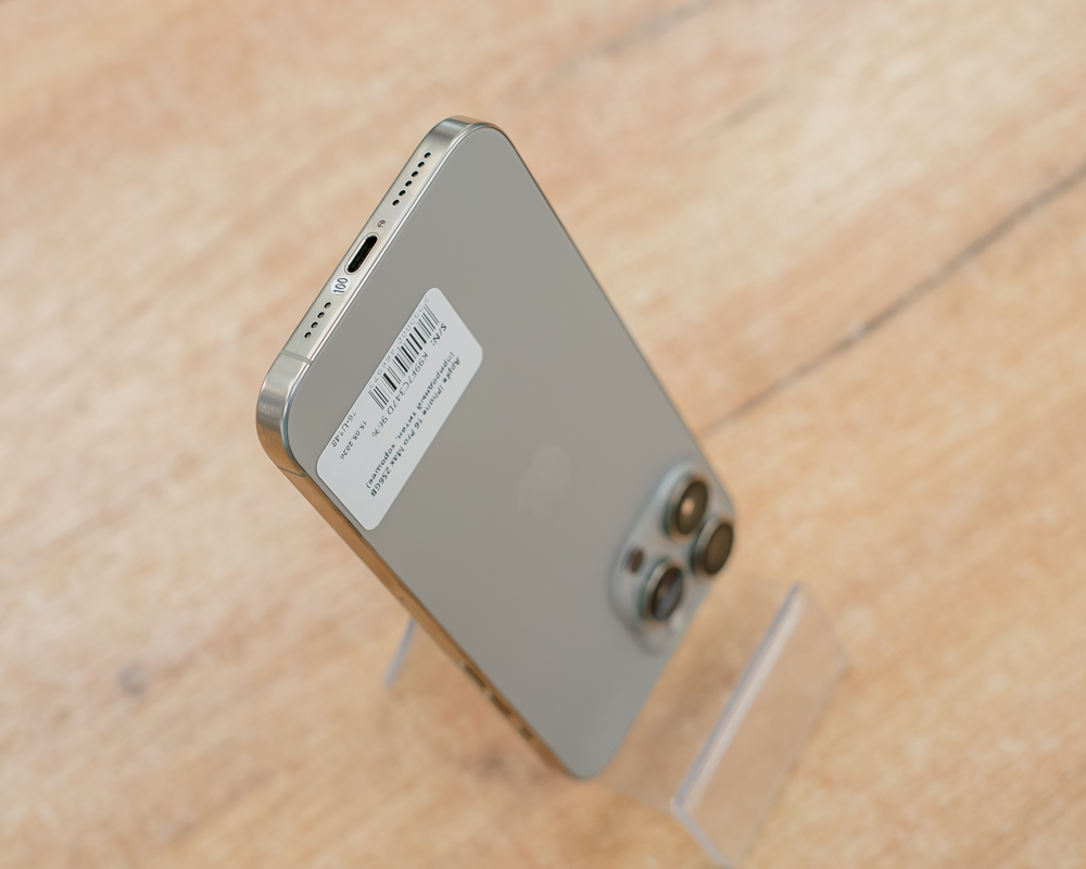 Apple iPhone 16 Pro Max 256GB (природный титан, хорошее)