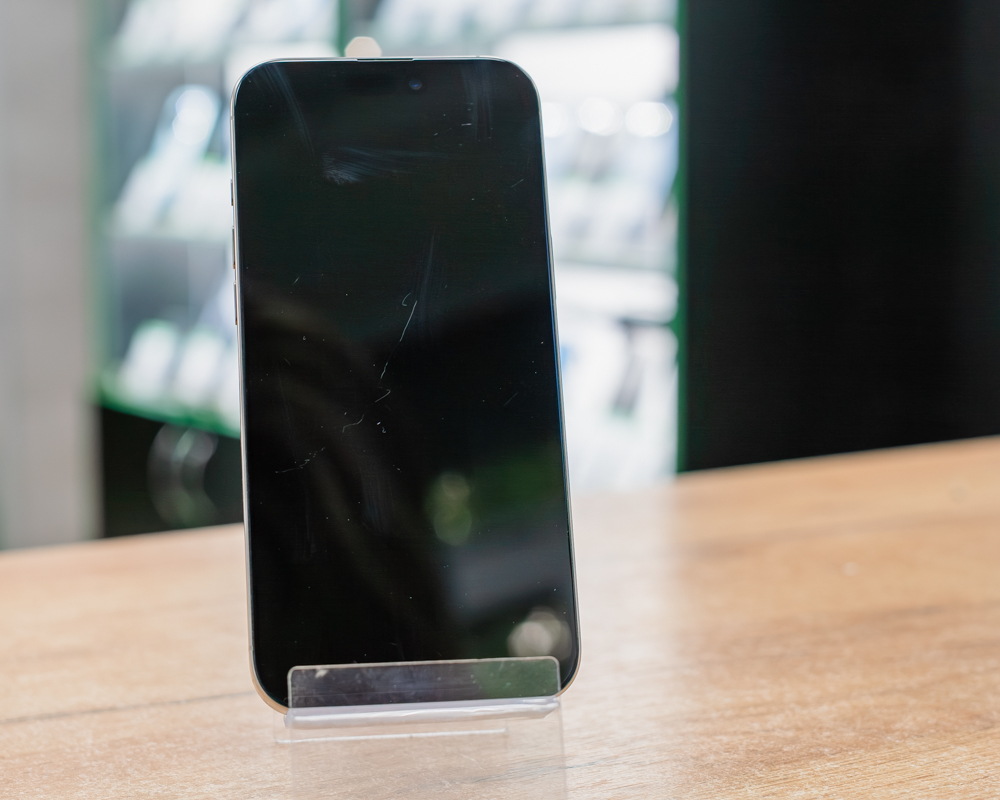 Apple iPhone 16 Pro Max 256GB (природный титан, хорошее)