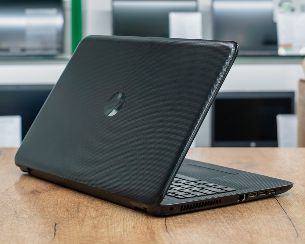 Ноутбук HP 15-ac (HD/Pentium 3825U/Radeon R5 M330 1GB/6GB/SSD 120GB)