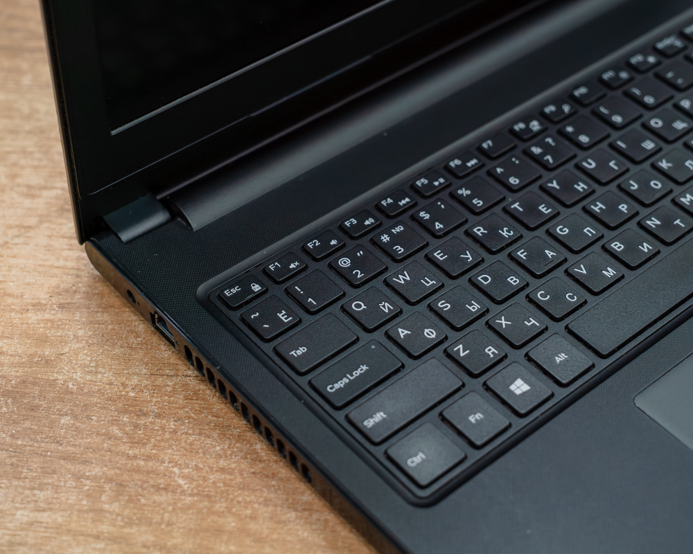 Ноутбук Dell Inspiron 15 3567 (FHD IPS/i5-7gen/Radeon R5 M420 2GB/8GB/SSD 480GB)