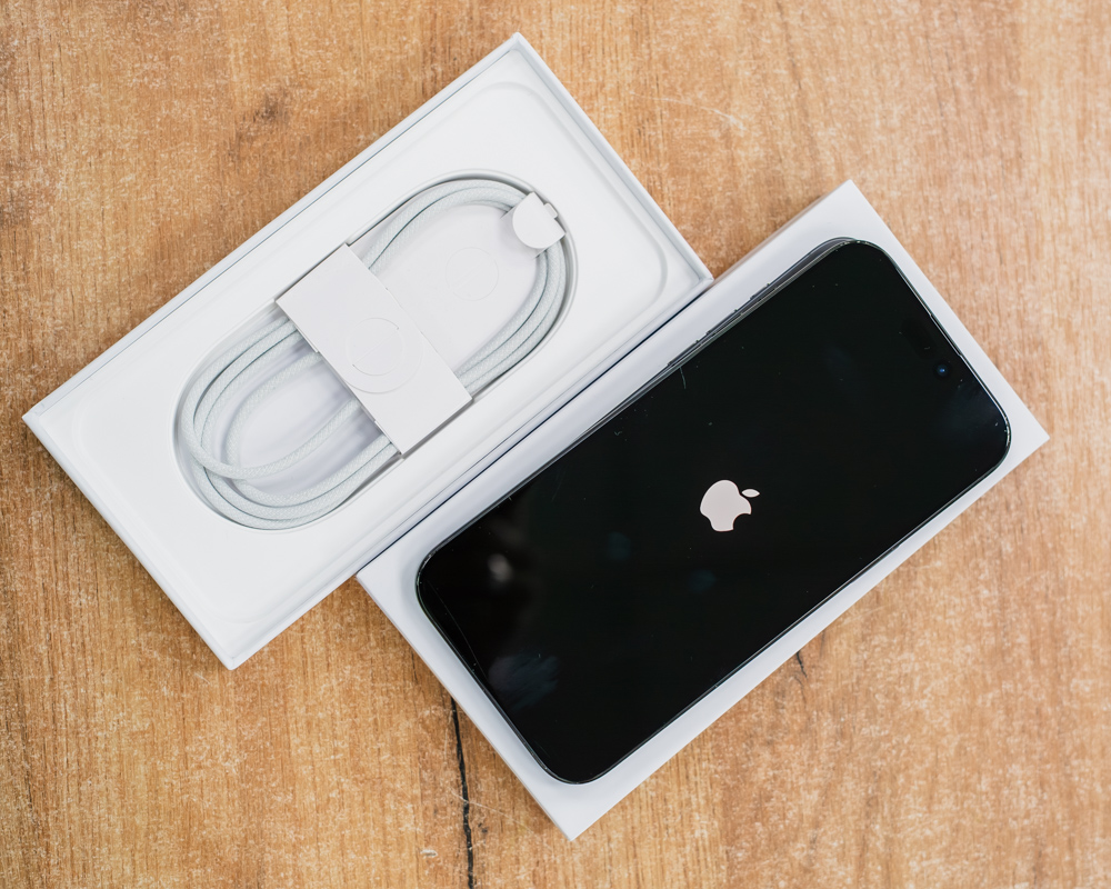 Apple iPhone 16 Pro Max 256GB (чёрный титан, хорошее)