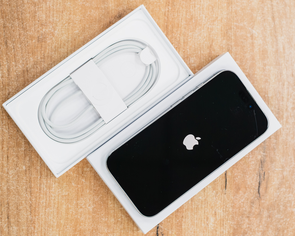 Apple iPhone 16 Pro 512GB (белый титан, хорошее)