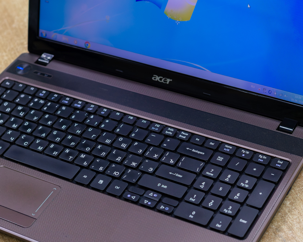 Ноутбук Acer Aspire 5742ZG (HD/Pentium P6200/Radeon HD 6300M 512MB/4GB/HDD 500GB)