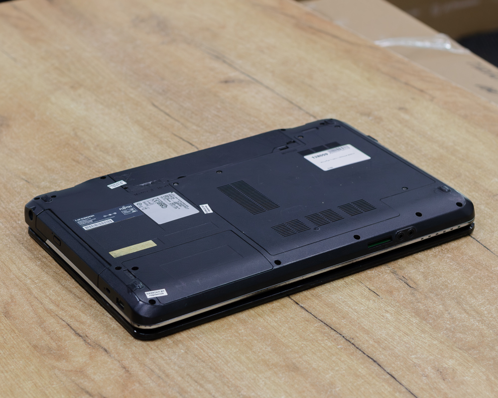 Ноутбук Fujitsu Lifebook AH531 (HD/i3-2gen/4GB/SSD 128GB)