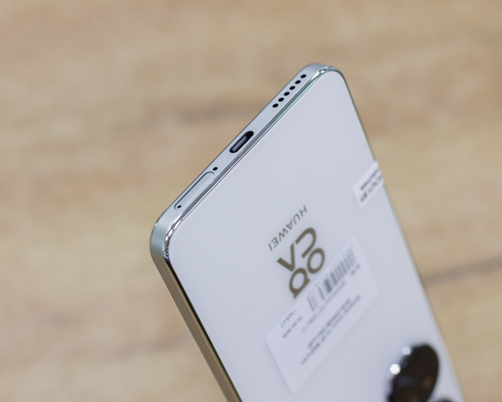 Huawei nova 12 SE BNE-LX1 8GB/256GB (белый, отличное)