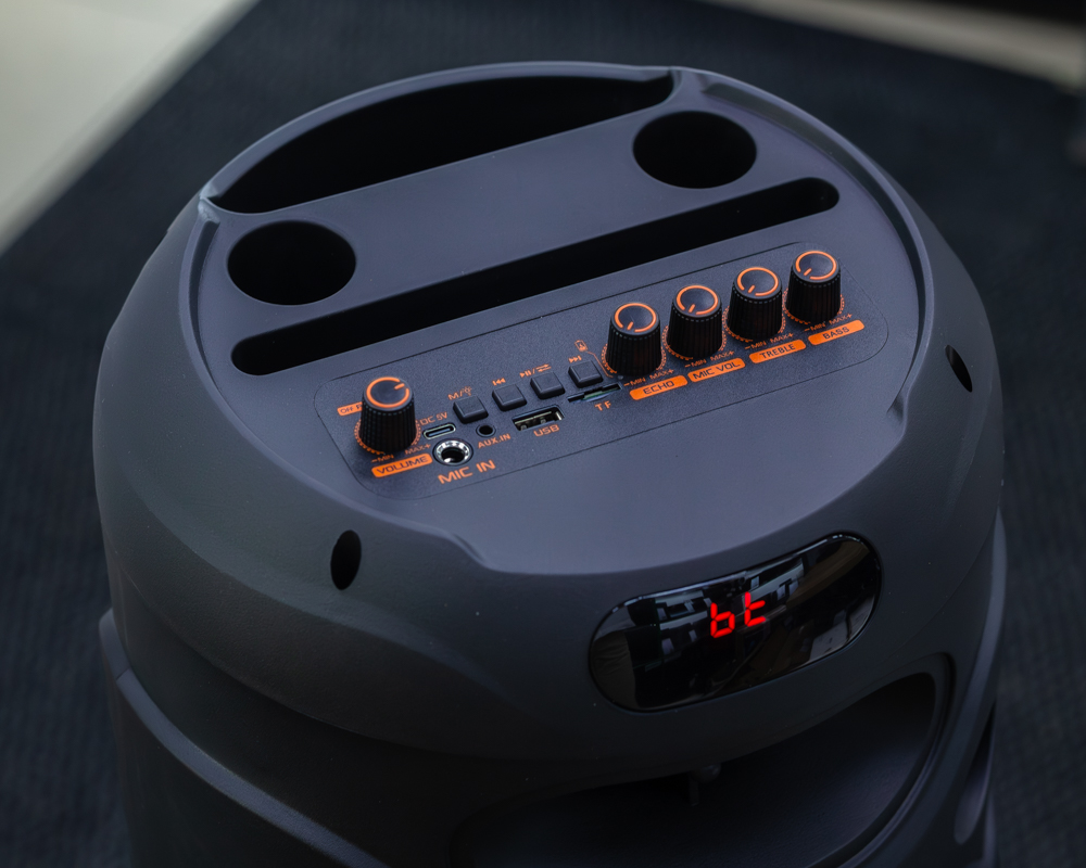 (новый.) Беспроводная портативная колонка BT SPEAKER ZQS-8308, микрофон, пульт