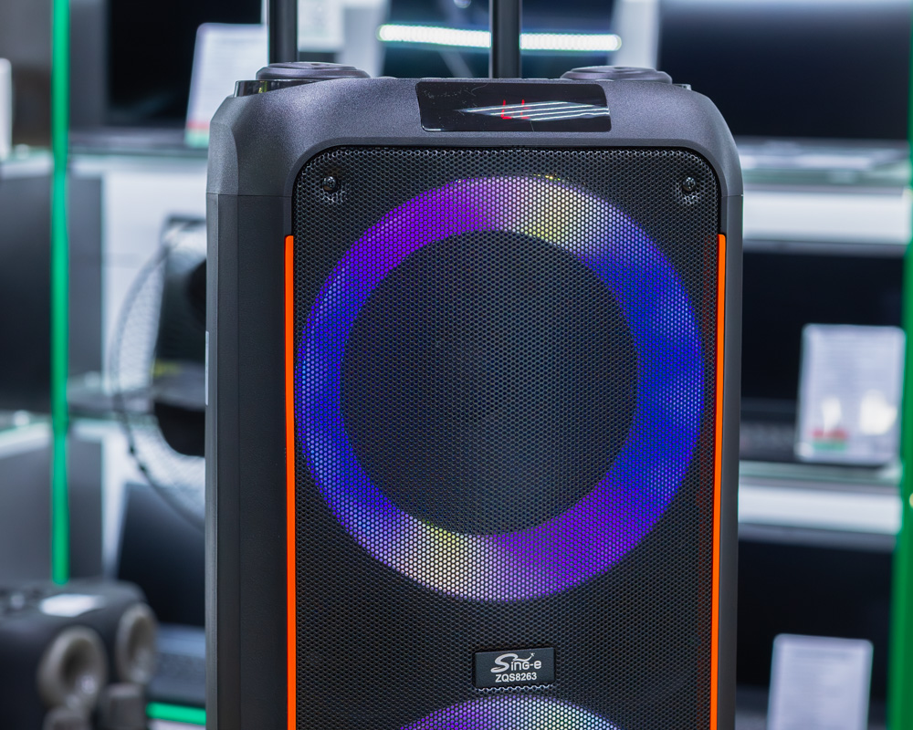 (новый.) Портативная колонка BT SPEAKER ZQS-8263, микрофон, пульт