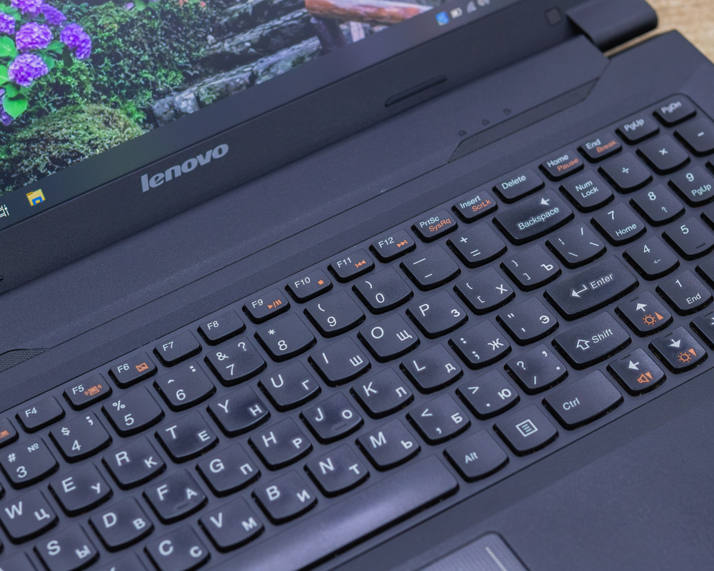 Ноутбук Lenovo B590 (HD/Pentium 2020M/GT 720M 1GB/8GB/HDD 1TB)