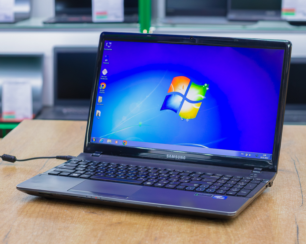 Ноутбук Samsung NP300E5C (HD/Pentium B960/4GB/HDD 320GB)