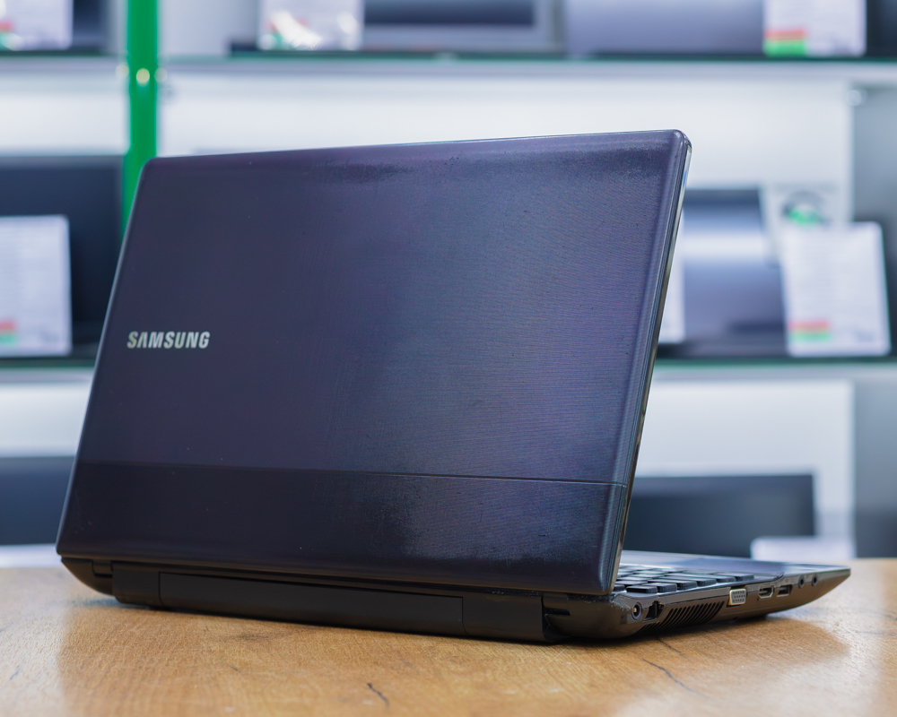 Ноутбук Samsung NP300E5C (HD/Pentium B960/4GB/HDD 320GB)