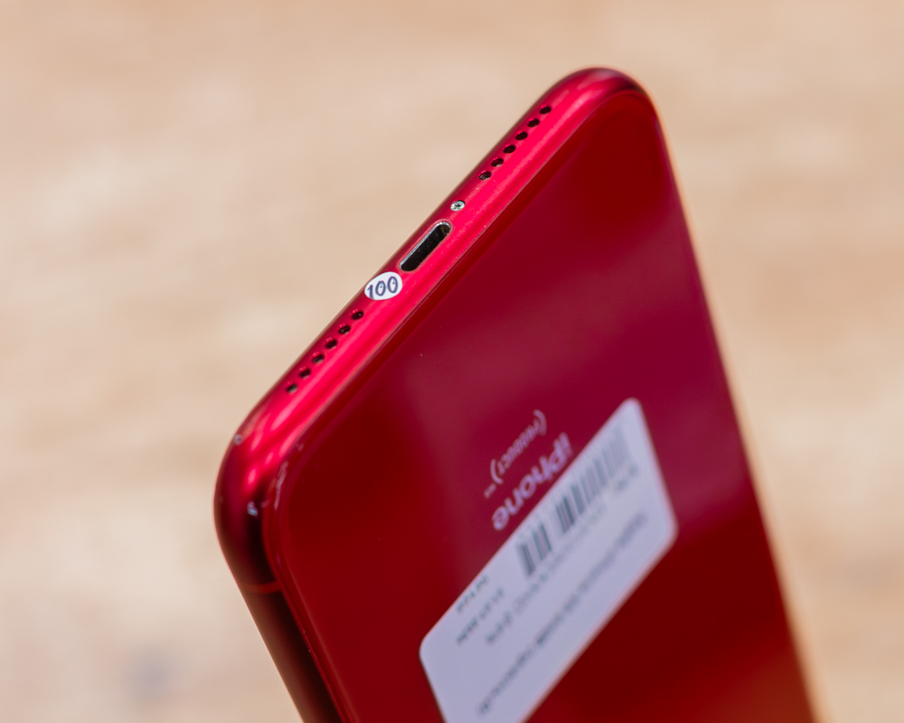 Apple iPhone XR 64GB (красный)