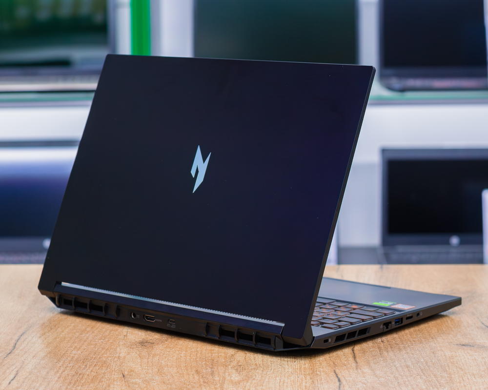 Игровой ноутбук Acer nitro V 15 AI (180Hz/Ryzen 5 240/RTX 5050 8GB/16GB/SSD 512GB)