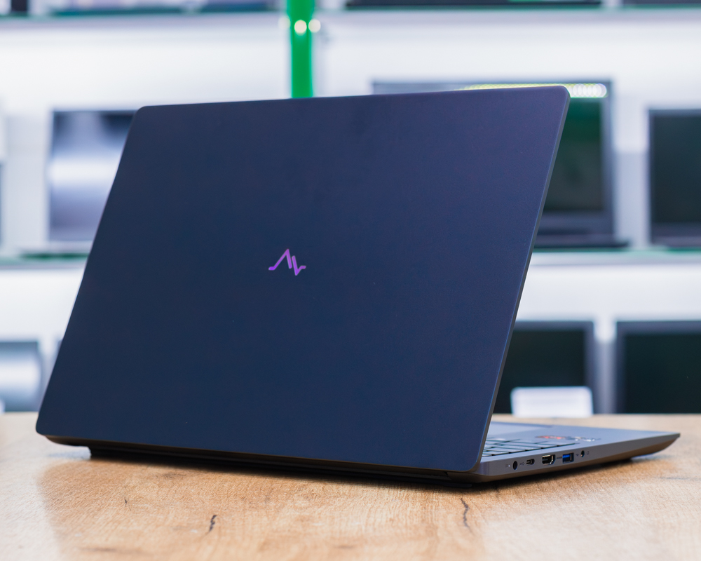 Ноутбук Maibenben Medio M675 (FHD IPS/Ryzen 5 7430U/16GB/SSD 256+256GB)
