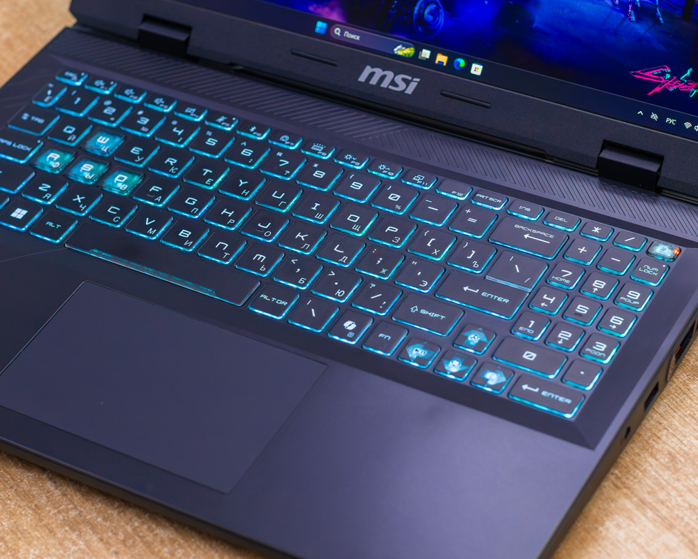 Игровой ноутбук MSI Crosshair A16 HX D8WGKG-078XRU (240Hz/Ryzen 7 8840HX/RTX 5070 8GB/32GB/SSD 1TB)