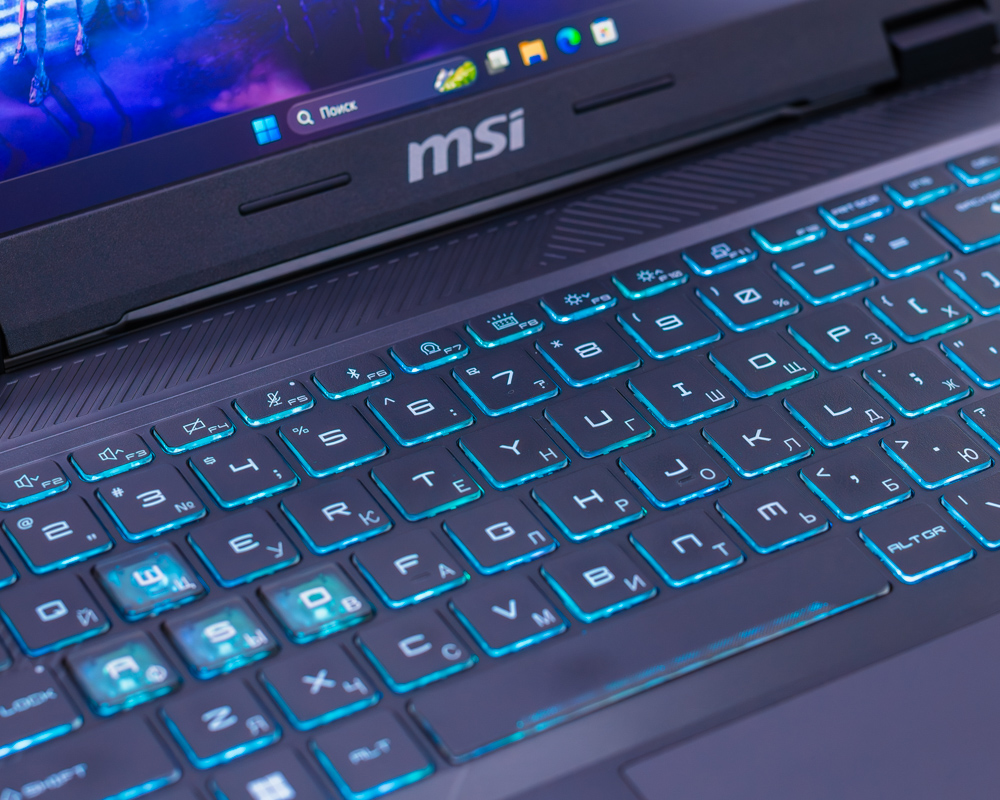 Игровой ноутбук MSI Crosshair A16 HX D8WGKG-078XRU (240Hz/Ryzen 7 8840HX/RTX 5070 8GB/32GB/SSD 1TB)
