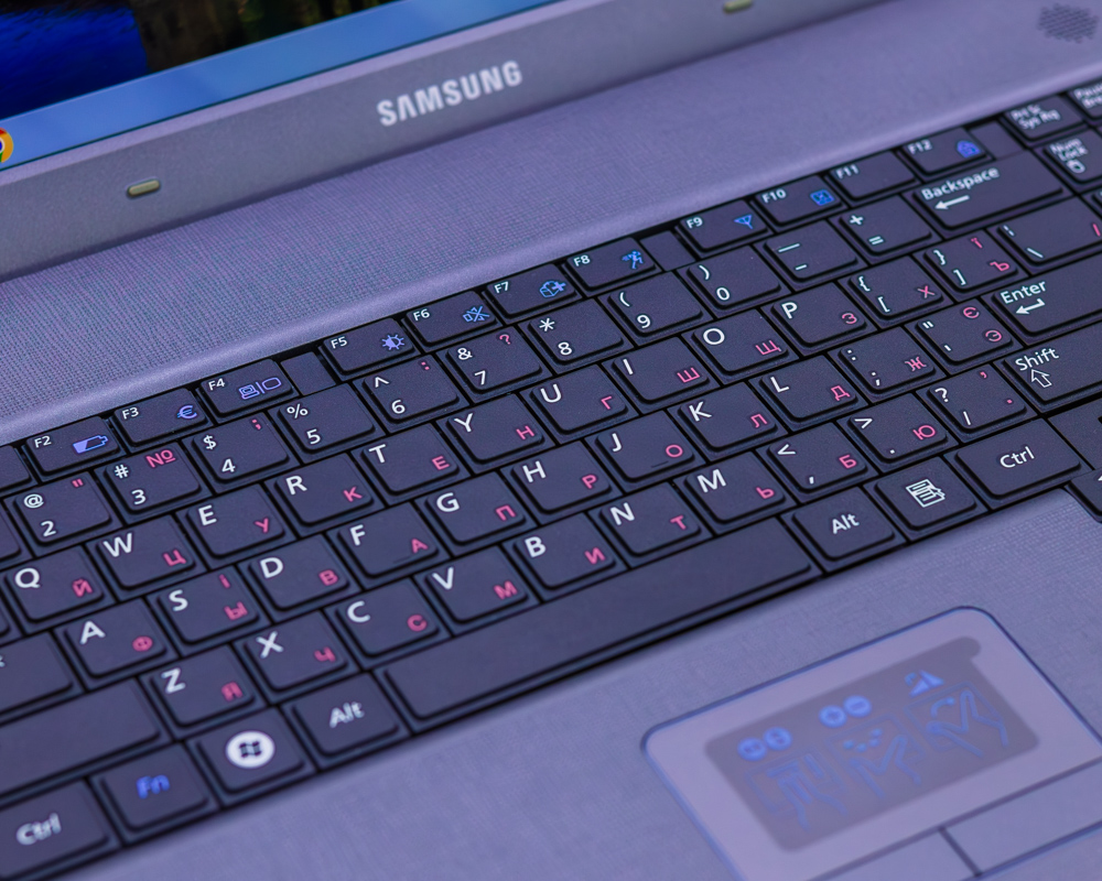 Ноутбук Samsung R528 (HD/Celeron T3300/4GB/HDD 500GB)