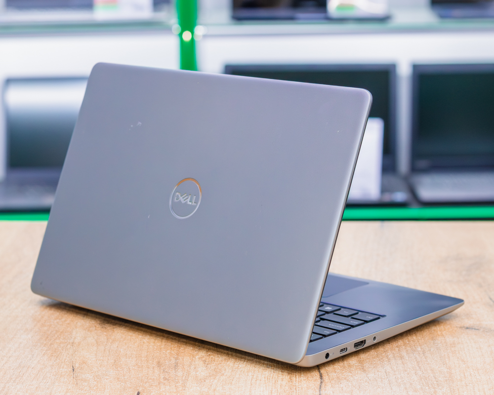 Ноутбук Dell Vostro 13 5370 (FHD IPS/i5-8gen/Radeon 530 2GB/8GB/SSD 256GB)