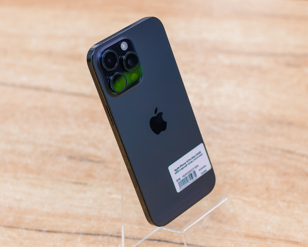 Apple iPhone 16 Pro Max 256GB eSIM (черный титан, отличное)