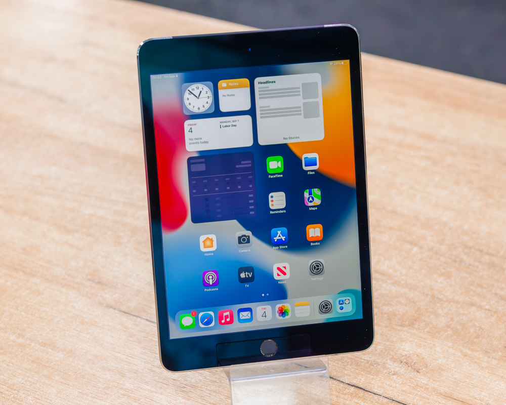 Планшет Apple iPad mini 4 128GB LTE A1550 (серый, хорошее)