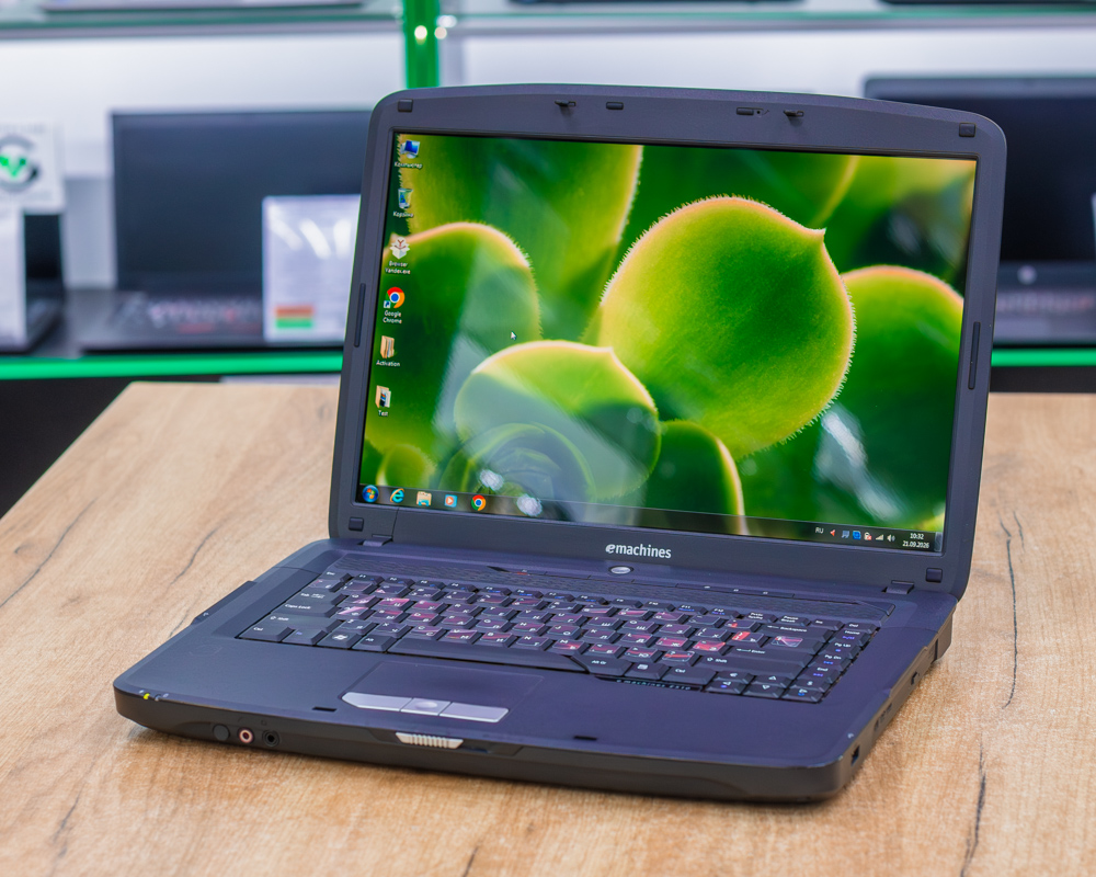 Ноутбук Acer eMachines E510 (HD/Pentium T3200/2GB/HDD 160GB)