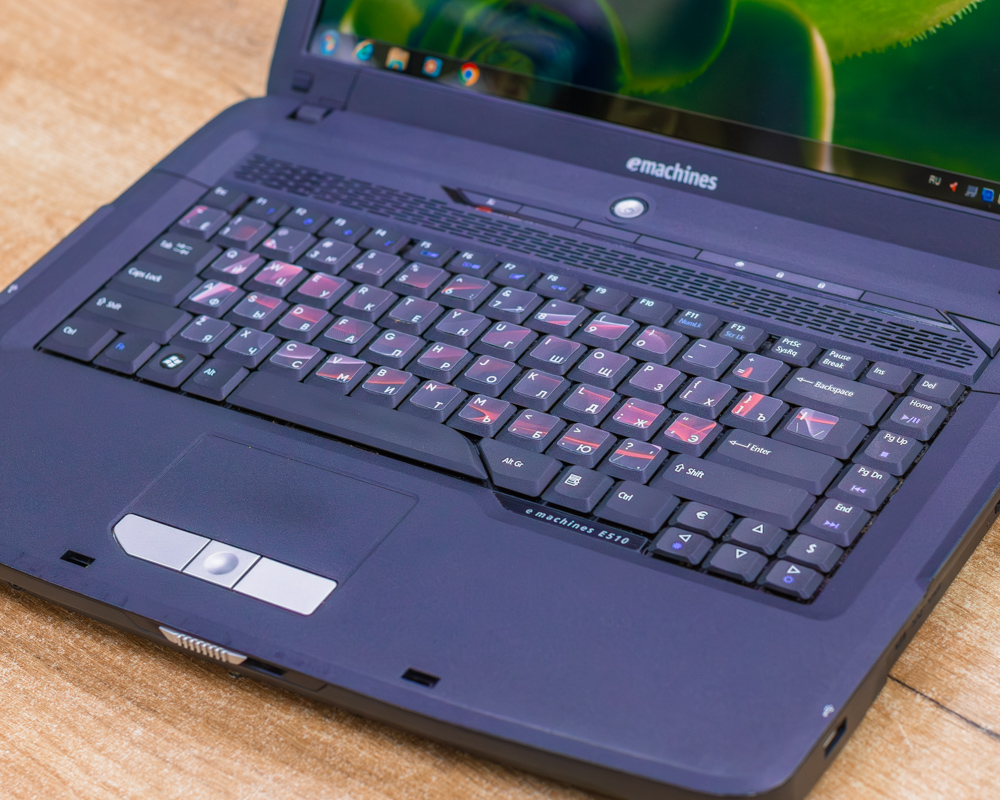 Ноутбук Acer eMachines E510 (HD/Pentium T3200/2GB/HDD 160GB)