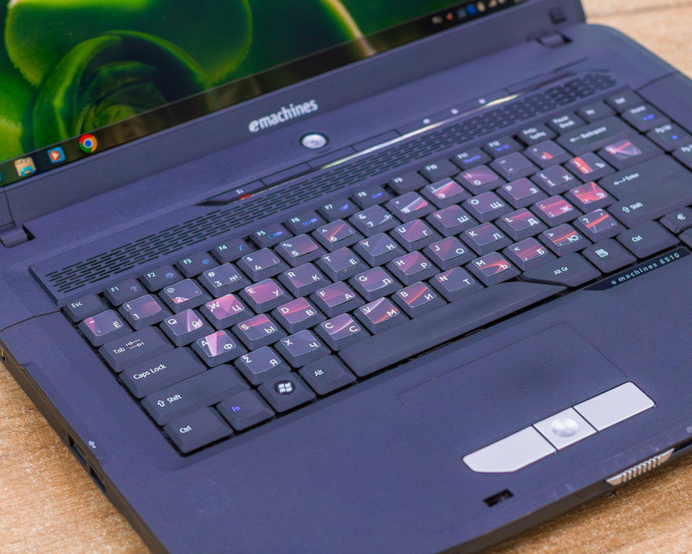 Ноутбук Acer eMachines E510 (HD/Pentium T3200/2GB/HDD 160GB)