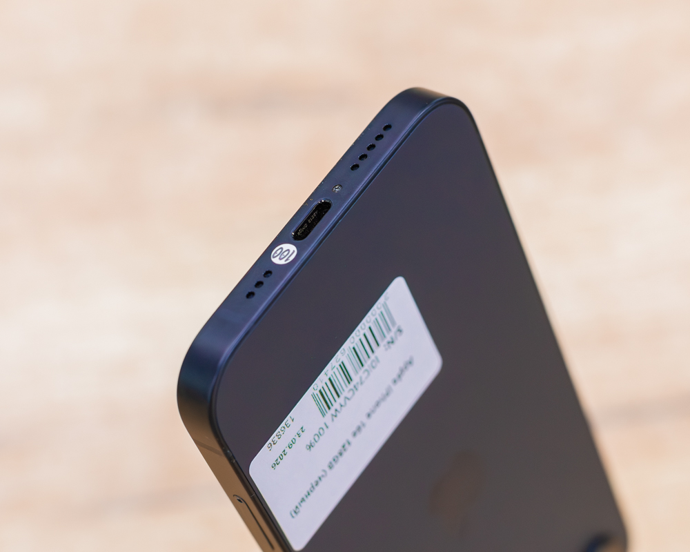 Apple iPhone 16e 128GB (черный, отличное)